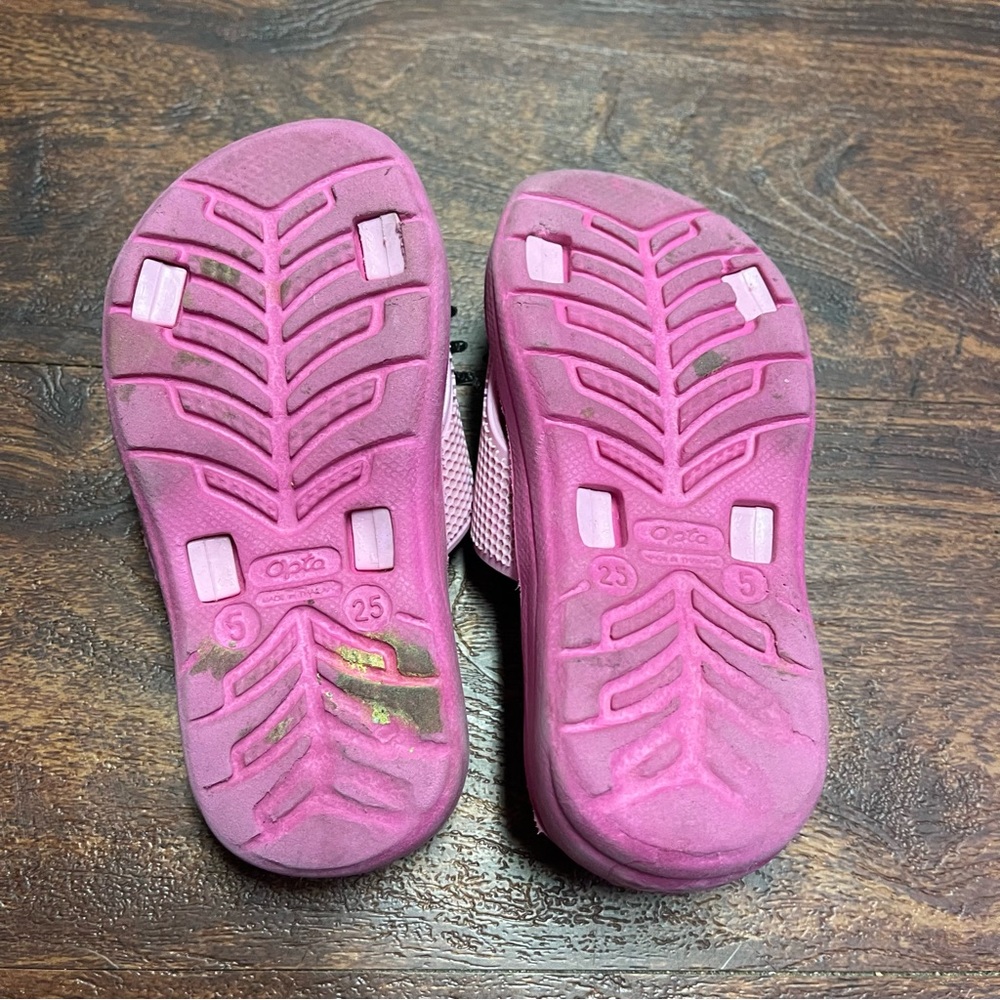 Hello Kitty Sandels - Picture 3 of 3